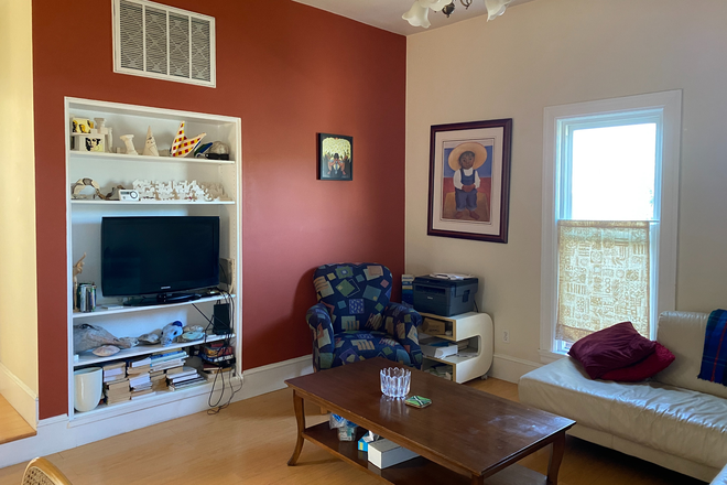 Living Room - Furnished Sunny Rooms  -  Available for Rent in a 3 Bedroom 2 Baths Upstairs Flat