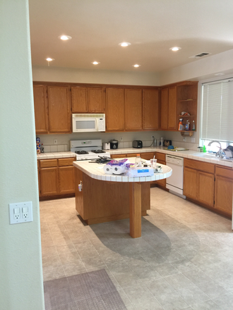 Kitchen - Rooms For Rent in a Newer Home in North Merced on a quite Cul-de-Sac