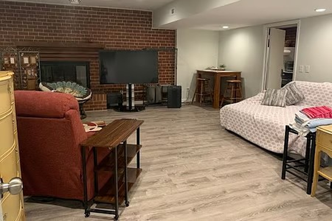 Studio2 - Furnished apartment unit or room in quiet Hope Valley neighborhood - 2.7 miles from Duke