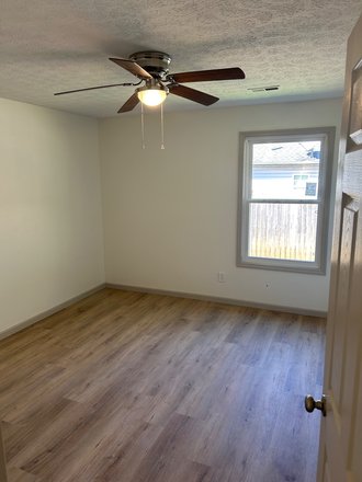 Bedroom 2 - 3BR House 5 minutes to campus
