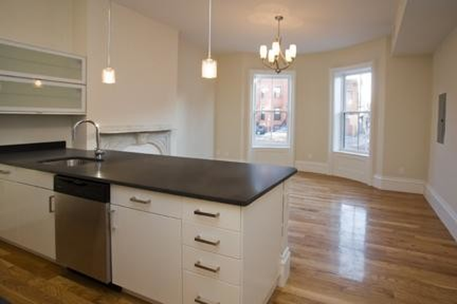 1 - SEPT 2026-Sweet 2 bed 2 bath, W/D in unit. Student/Pets Ok. NO FEE!