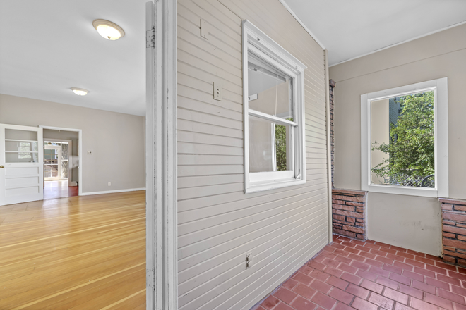 Photo - 2212 Pine St Apartments