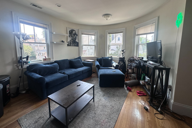 84 Linden St #2 - [9.1.2025] 3 beds / 3 baths for Sept 1st [2 floors] Apartments