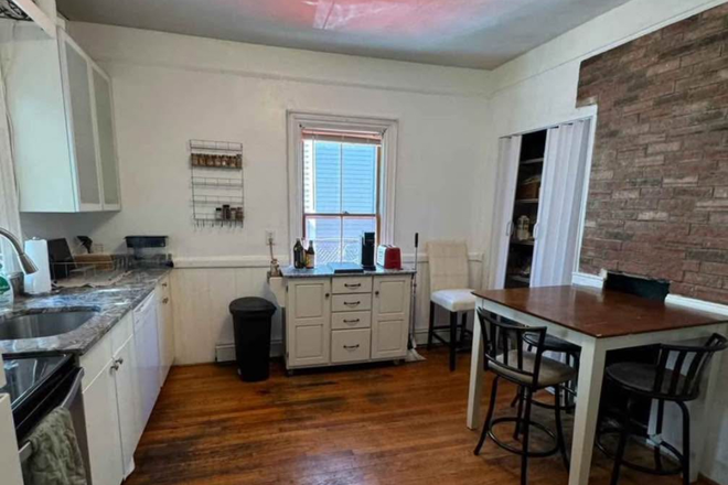 large kitchen - Harvard Sq on RIver Amazing Room Electric, 1 gig WiFi ALL Utilities!!! House