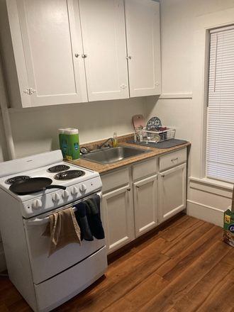 Kitchen - Apartment in walkable distance to campus and downtown