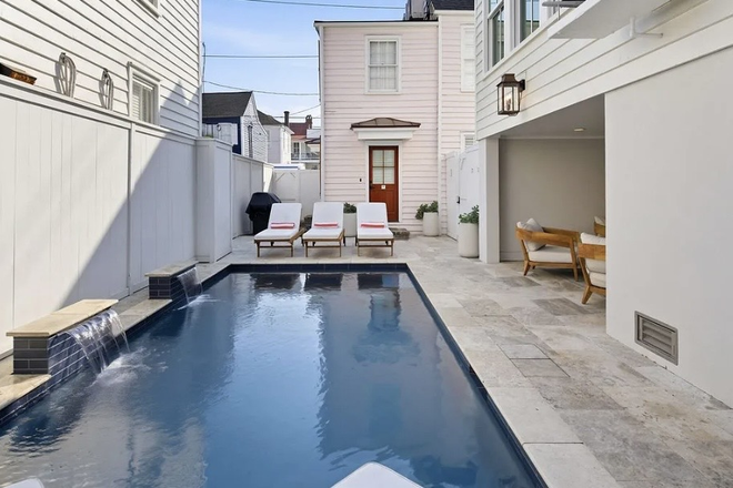 Pool - 2 B President Pl Duplex