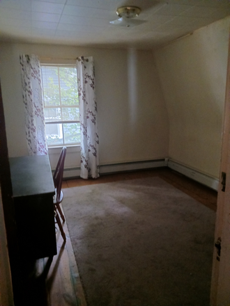 Available bedroom - Private Student Room UML North Campus