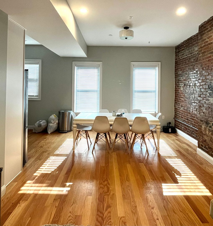 Call NOW for showings! 617-236-8600 - MERIDIAN ST - OPEN CONCEPT 3BR IN CENTRAL SQ NEAR MBTA FOR *9/1/2025* W/ 2 BATH, LNDRY IN UNIT, A/C! Apartments