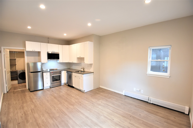 Living Area & Kitchen - 1719 Pearl St (Studio/ 1BA) Apartments