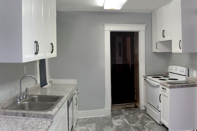 kitchen - 6 bedroom house Univ of Mich. campus corner of State and Arch, near IM bldg and law school.