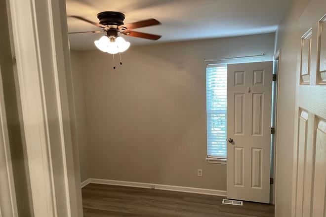 Bedroom - Home in Dahlonega Near UNG for Students Only