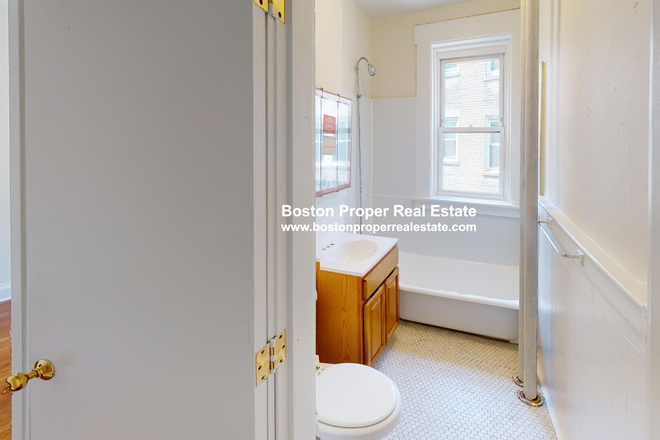 a - NO FEE AND HALF MONTH FREE RENT Apartments