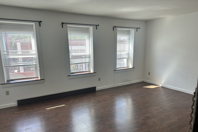 Living Area - 877 Main Street Apartments, close to UCONN, ECSU