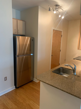 Kitchen - The Bristol on Broadway Apartments