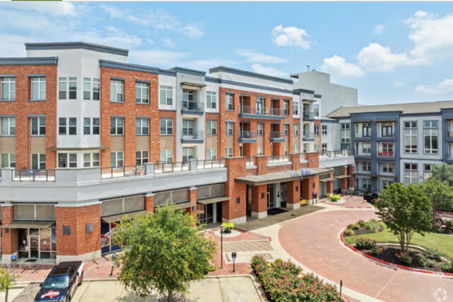 Outside View - The Lofts at Wolf Pen Creek