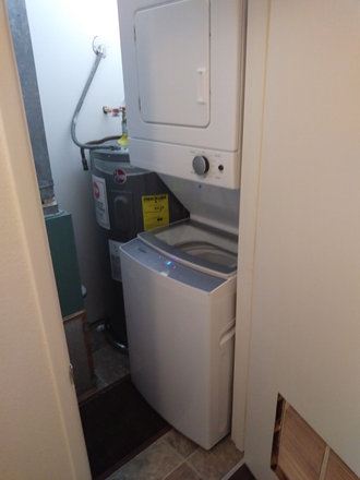 W&D - Room in Townhouse Available