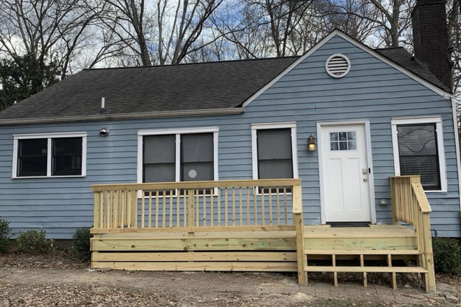 Front of house with front porch - 3 bedroom/2 bath house in Edgewood.  Close to L5P, EAV, Emory