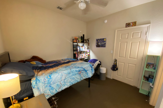 Bedroom - The Heights of Knoxville Apartments