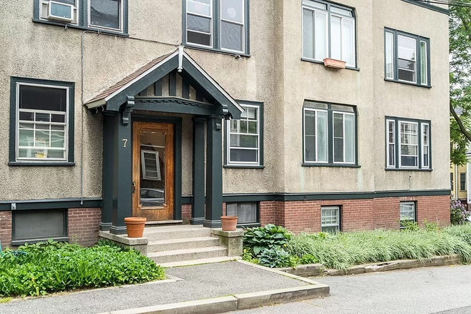 front entrance - Large, sunny 2-bedroom in prime Mid-Cambridge Location:  No Fee!