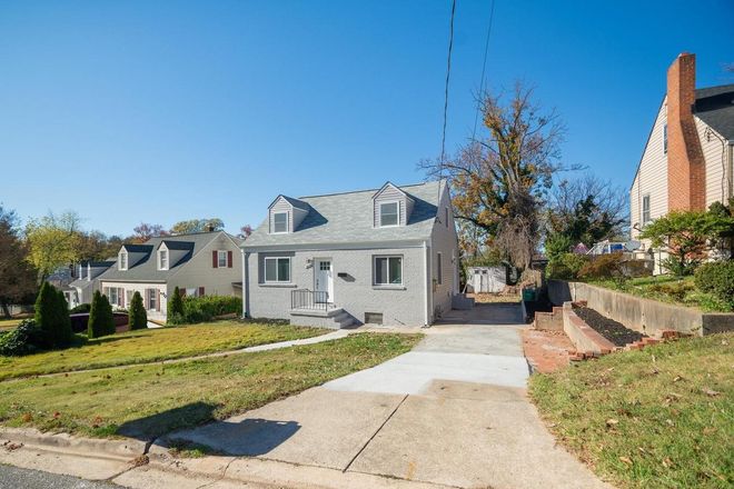 Front yard with parking - Bright 3BR/2BA Hyattsville Duplex — $2600/month — Available Now Duplex