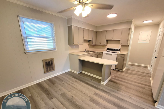 Photo - 243 Bamboo Road - 243 Bamboo Rd - 2bd/1.5ba Apartments