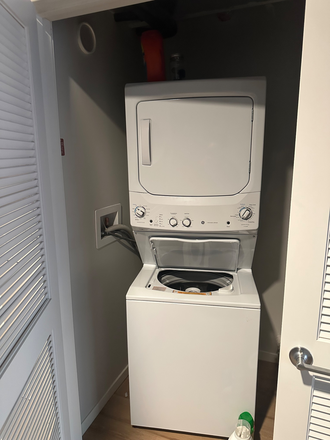 Laundry Room - Hub College Park