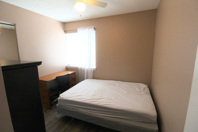 Bedroom - Hunters Ridge - 4 bed, 2 bath condo - PreLeasing for the 2026-2027 school year!