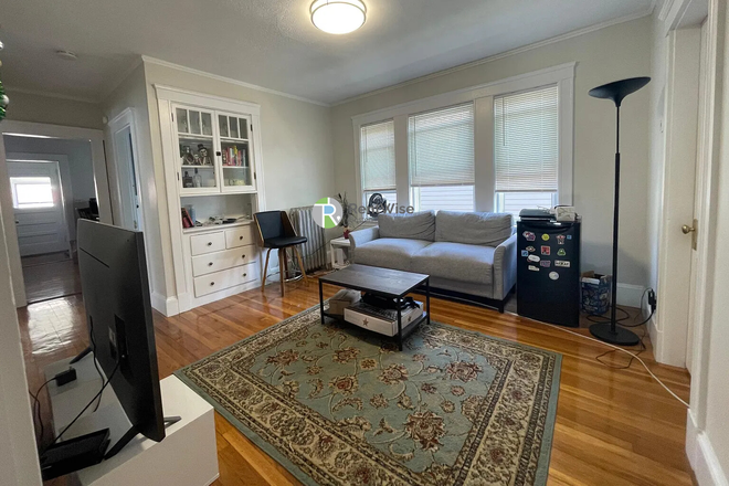 1 - JUNE 2026 – Bright 4BR Near Tufts with Easy Green Line Access | NO BROKER FEE