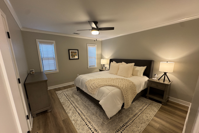 Bedroom for rent - LUXURY CONDO - ROOM MATE NEEDED - PRIME LOCATION - WALK OUT TO KING STREET AND CAMPUS