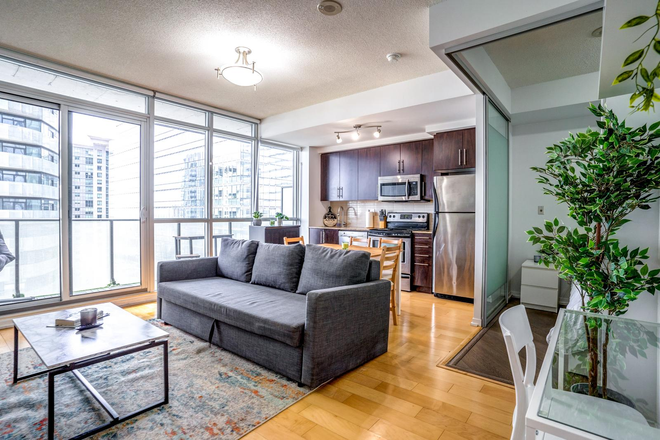 Living Room - Luxury Living Right Above Union Station Condo