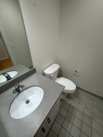 - - No Broker Fee!! Short Drive/Commute to Campus! 2 bed 1.5 bath w/ Laundry Apartments