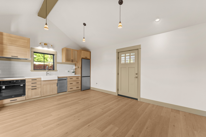 Kitchen - Luxury 2bed/2bath ADU Duplex