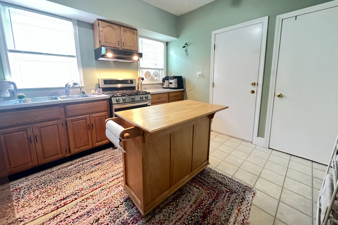 Kitchen - Furnished Room 1.1 mile walking to BC Apartments