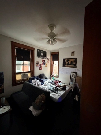 Bedroom - Off campus house, prime location, 2 parking off-street spots