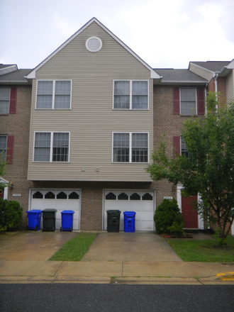 Front of House - One Bedroom in Townhouse  near Campus