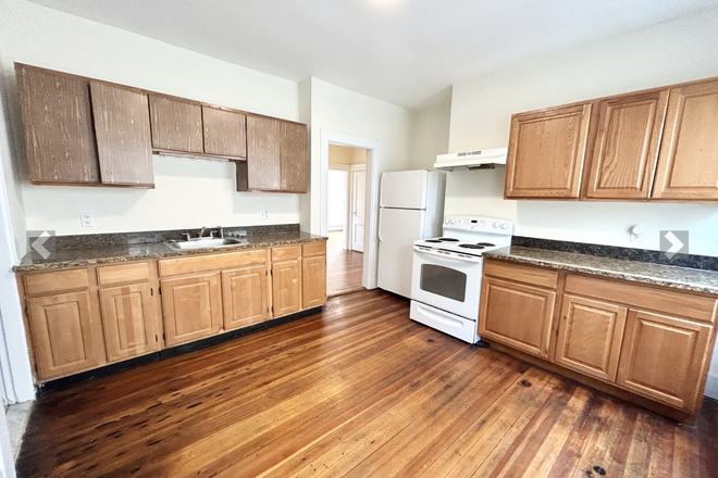 kitchen - 3 Bed / 1.5 Bath near campus available 9/1/24!! Apartments