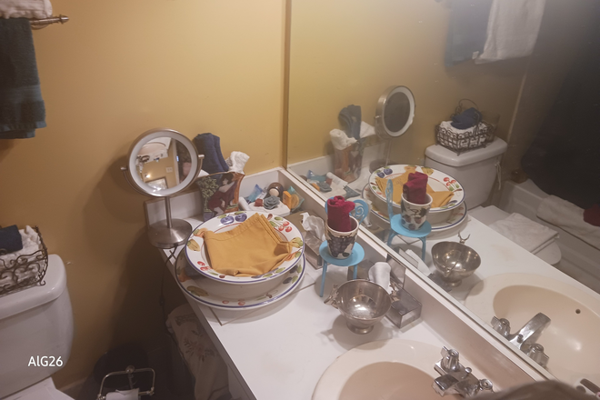 bathroom-has shower/tub - CHEAP $700 FURNISHED STUDENT ROOM/BATH FREE AMMENITIES Townhome