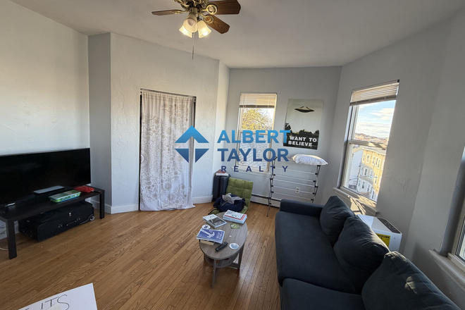 Living Room - Top-Floor 3 Bed with Gorgeous Kitchen!! $5,000!! Apartments