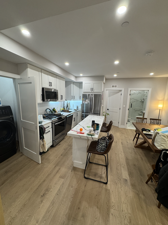 Call NOW for showings! 617-236-8550 - MAVERICK ST - *NO FEE* LUXE 3 OR 4BR CONDO AVAIL *7/1 8/1 OR 9/1/2026* IN JEFFRIES PT W/ IN UNIT W/D