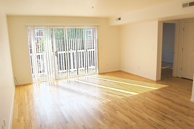 Living Room - Monroe Hill Apartments