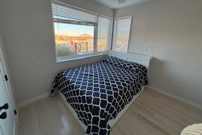 Bedroom #3 - Ensuite Bedroom in West Clay St Townhouse