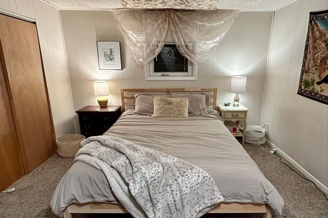 private bedroom - Private 2 bedroom Summer sublet with option to renew