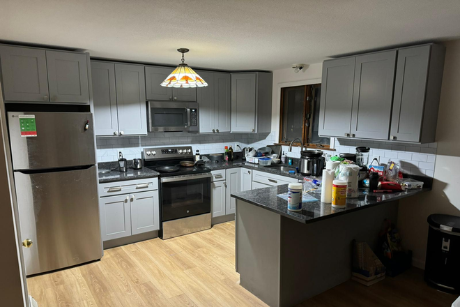 Kitchen - 1 Bed in 5b/2.5ba on Fort Hill