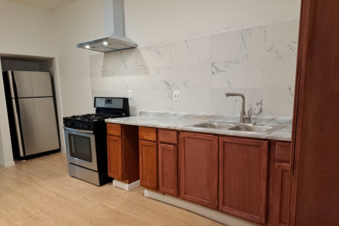 Kitchen - 2 bdrm/1bath UTILITIES INCLUDED Apartments