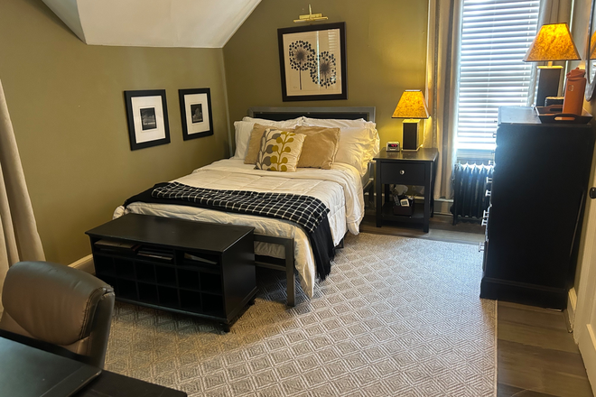 South & West Rooms - Guest rooms 1 & 2 - FURNISHED (A+ ROOMS) NEAR BROWN House