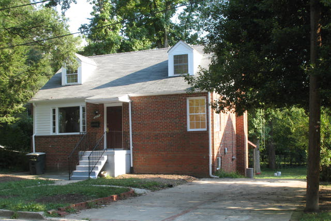 Street view - 5015 Blackfoot Place: 5 bedroom, 3 bath house close to public transportation