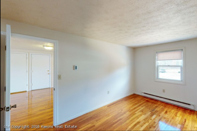 Bedroom - 2br 1bath Colonial Village Apartment! Inquire with or without Roomates!