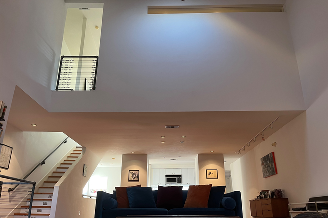 Living Room - Beautiful & bright 2 bed/3 level in Midtown, rail to Med Center and Rice Townhome