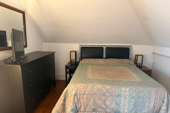 full bed - Cranston Waterview 1 bedroom available Jan 1st.  Beautiful view Triplex