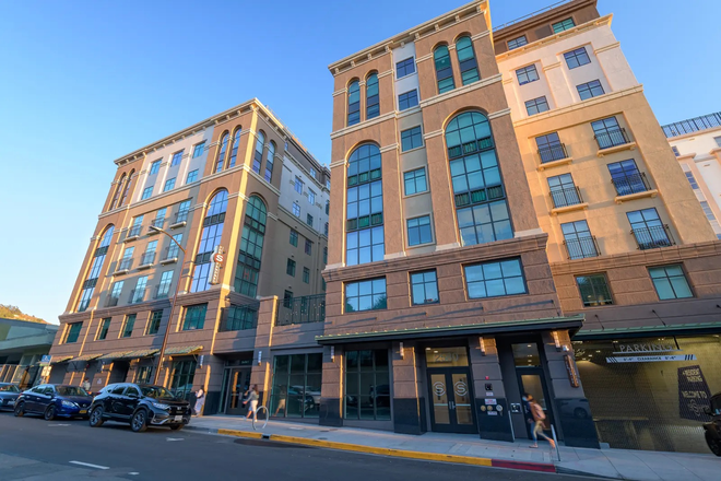 Outside street view - The Standard - Single Bedroom with Shared Bathroom in 4 bed 3 bath all-female unit